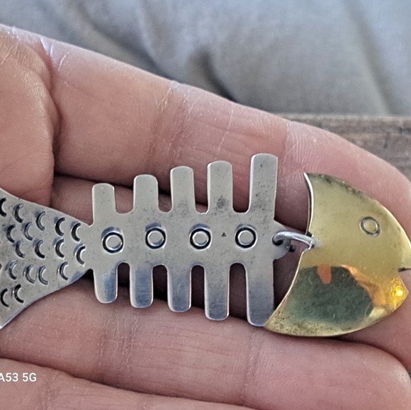 925 Sterling silver and brass fish brooche - Picture 7 of 7